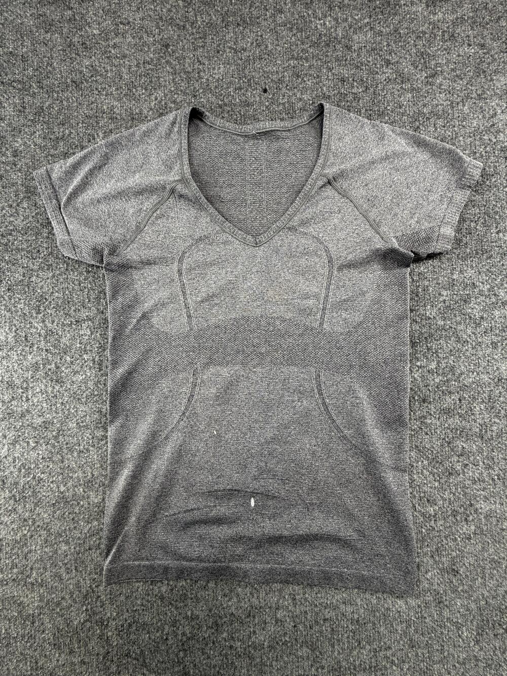 Lululemon Shirt Womens Small Gray Raglan V-Neck Swiftly Tech Running Gym Tee